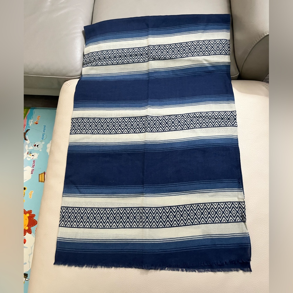 NWOT - Massimo Dutti Wool long Scarf - made in Italy